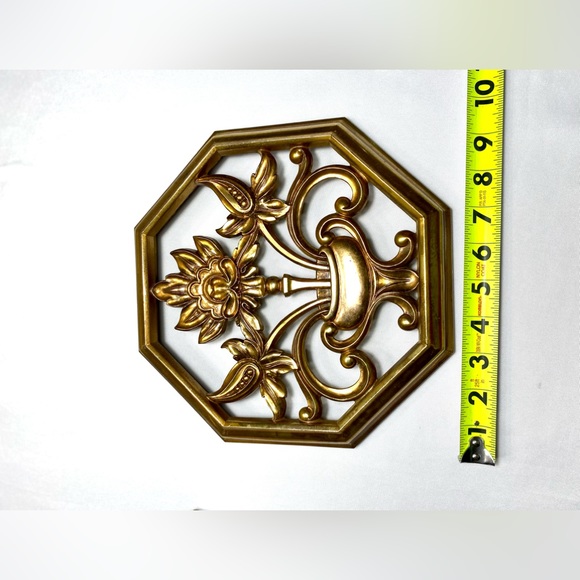 2 Scone Decoration Syroco Wall hangings 2 pc Set Octagon Hand Painted Gold - Picture 9 of 11